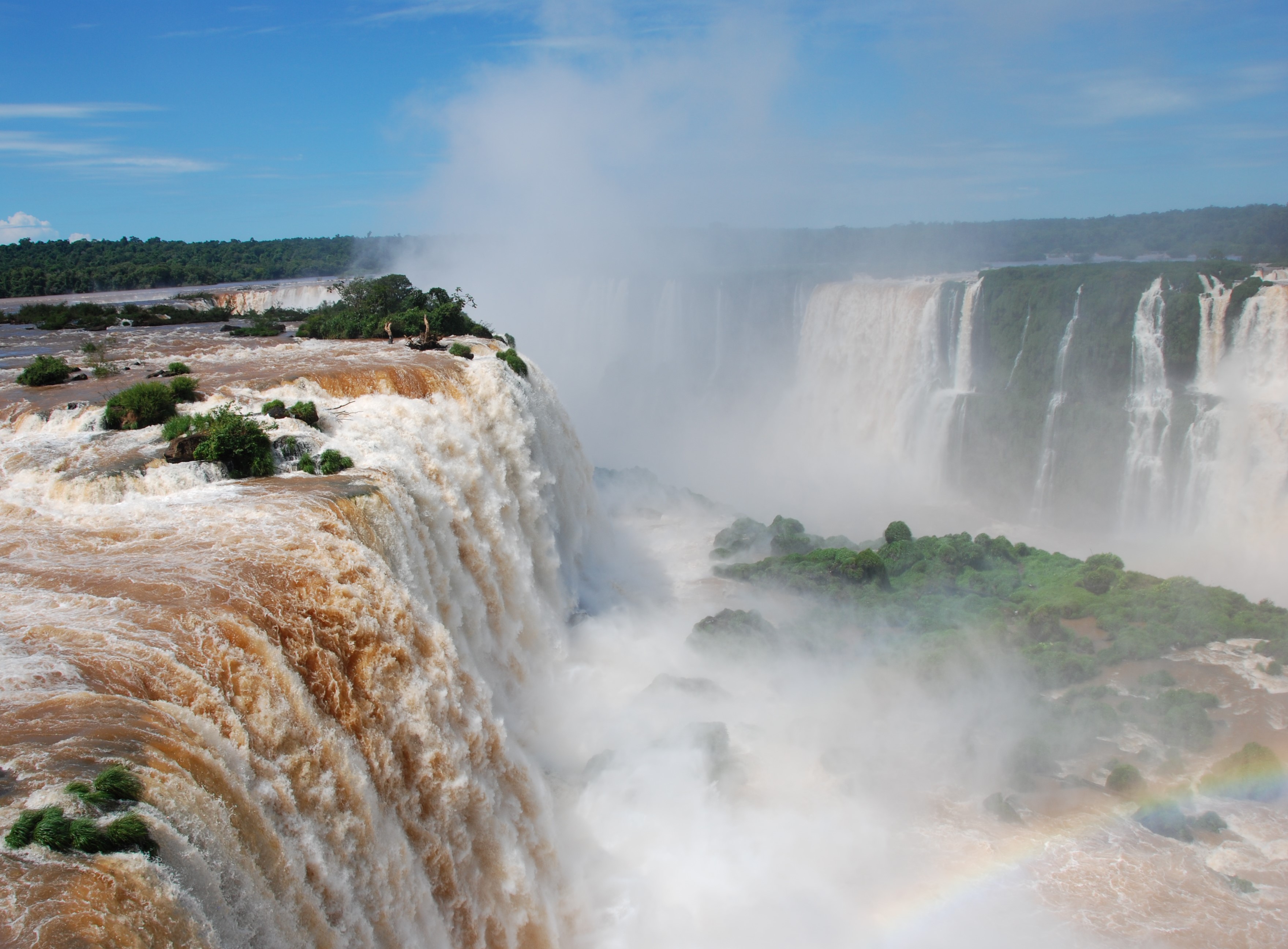 Spectacle de bruits et d'images ahurissant, le récit de notre visite aux chutes d'Iguazu sur Eldoradonews !