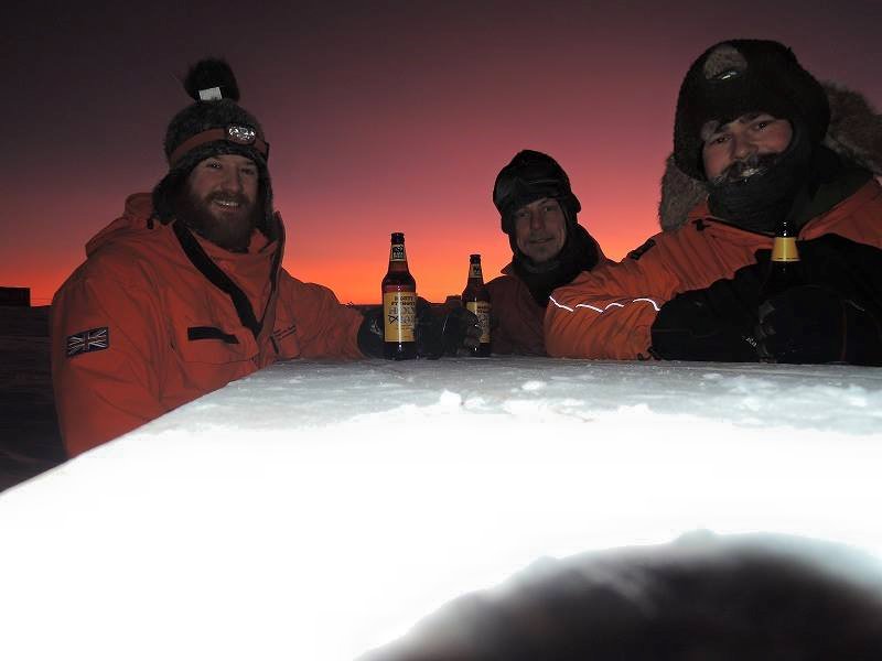 Eldoradonews tend son micro à Alexander, ingénieur satellite en Antarctique pendant 15 mois !